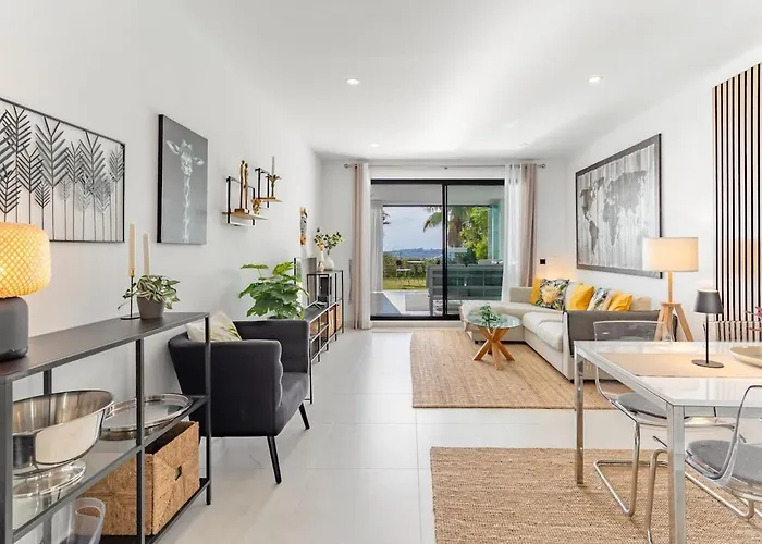 דירה Luxury 3 Bed Ground Floor With Sea View *