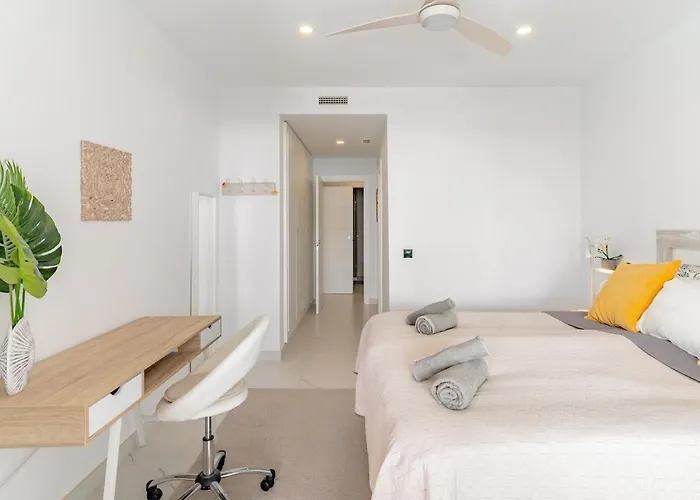 Luxury 3 Bed Ground Floor With Sea View דירה