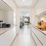 Luxury 3 Bed Ground Floor With Sea View