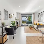 Apartment Luxury 3 Bed Ground Floor With Sea View *