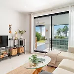 Apartment Luxury 3 Bed Ground Floor With Sea View *