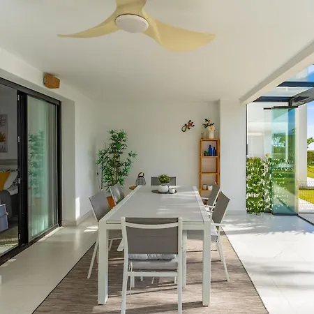 Luxury 3 Bed Ground Floor With Sea View *